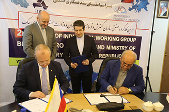 Iran, Czech Republic sign industrial cooperation document