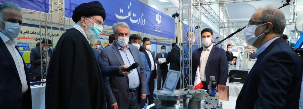 Leader Visits Expo of Domestic Production Capabilities