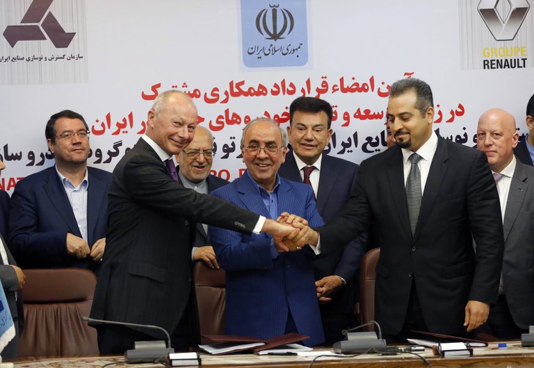 From left, Thierry Bolloré of Renault celebrates the signing in Tehran of a joint automaking venture, with the Iranian executives Mansour Moazzami and Kourosh Morshed Solouki. 