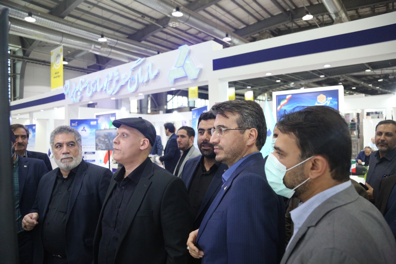بازدید رئیس هیئت عامل ایدرو از نخستین نمایشگاه کسب و کار ایران