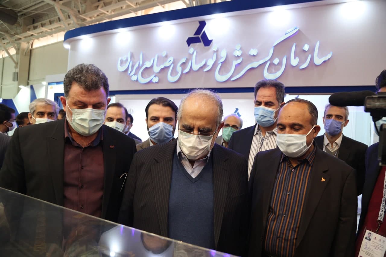 بازدید مدیر عامل شرکت ملی نفت ایران از غرفه ایدرو در بیست ‌و پنجمین نمایشگاه نفت، گاز، پالایش و پتروشیمی