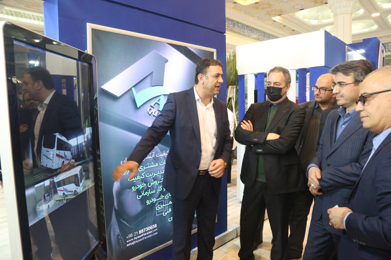 بازدید رئیس هیات عامل سازمان گسترش و نوسازی صنایع ایران از ششمین نمایشگاه حمل و نقل
