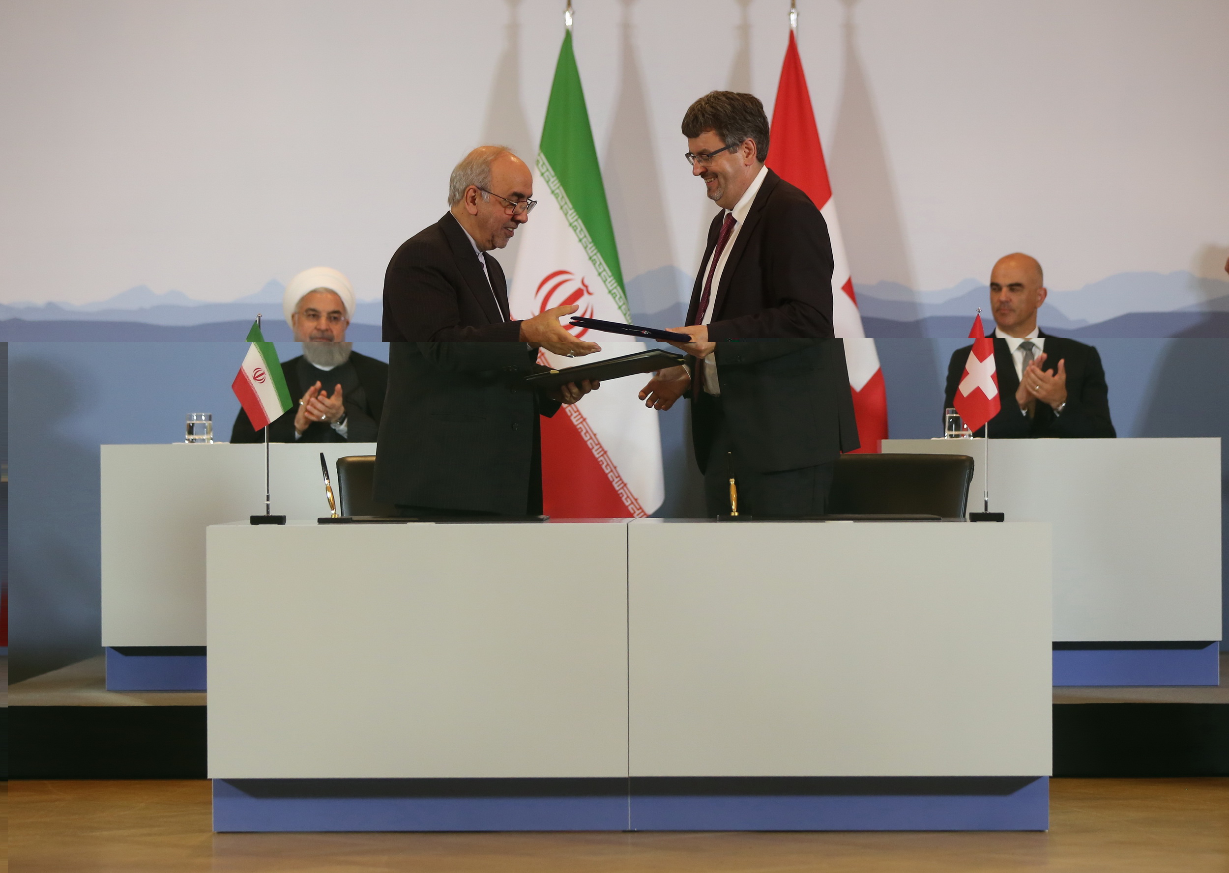 ایران و سوئیس سه سند همکاری علمی، بهداشتی و اقتصادی امضاء کردند
